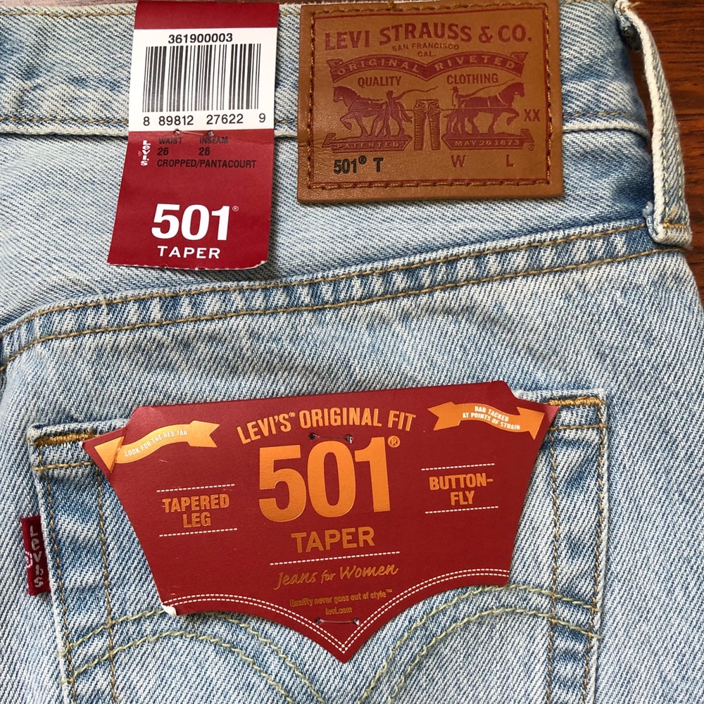 REAL Women’s Levi’s Tapered Leg size 26
